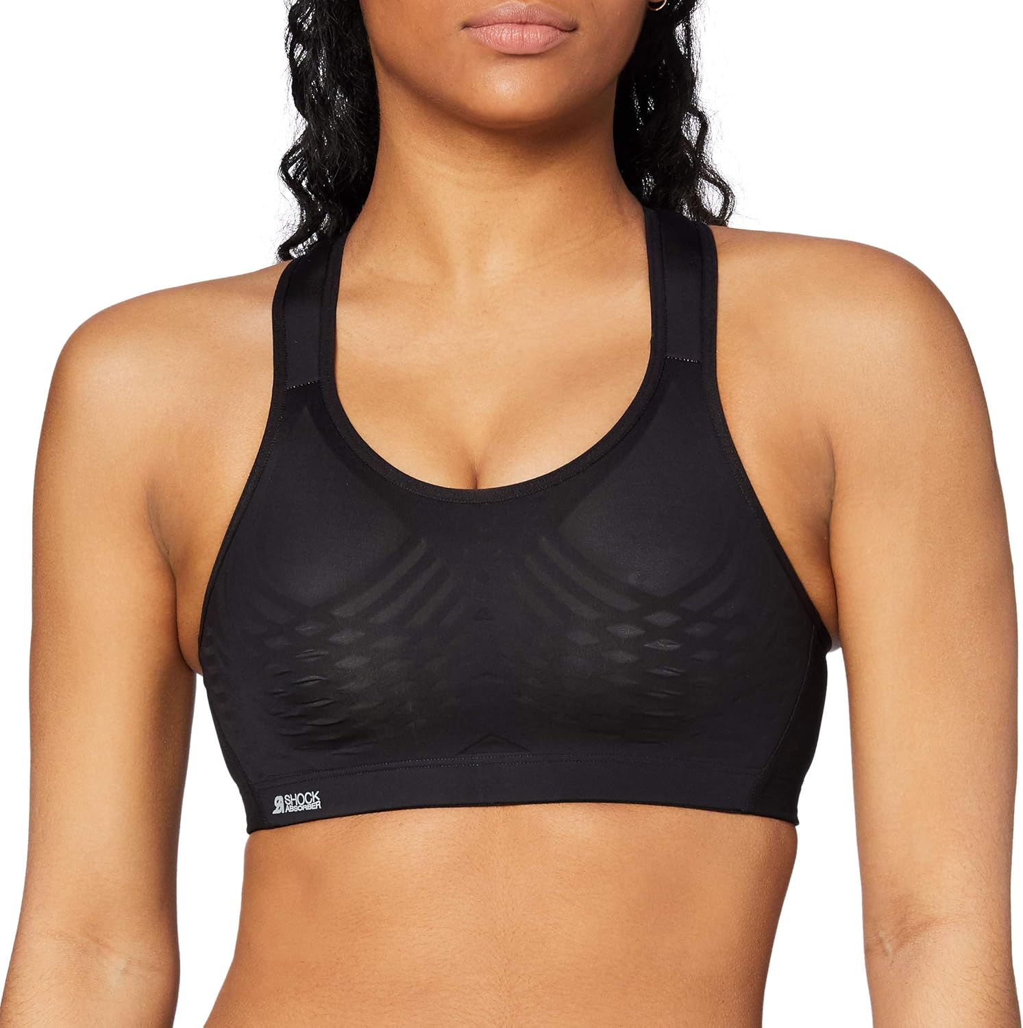 Femme portant le soutien-gorge de sport Shock Absorber lors d'une séance de fitness