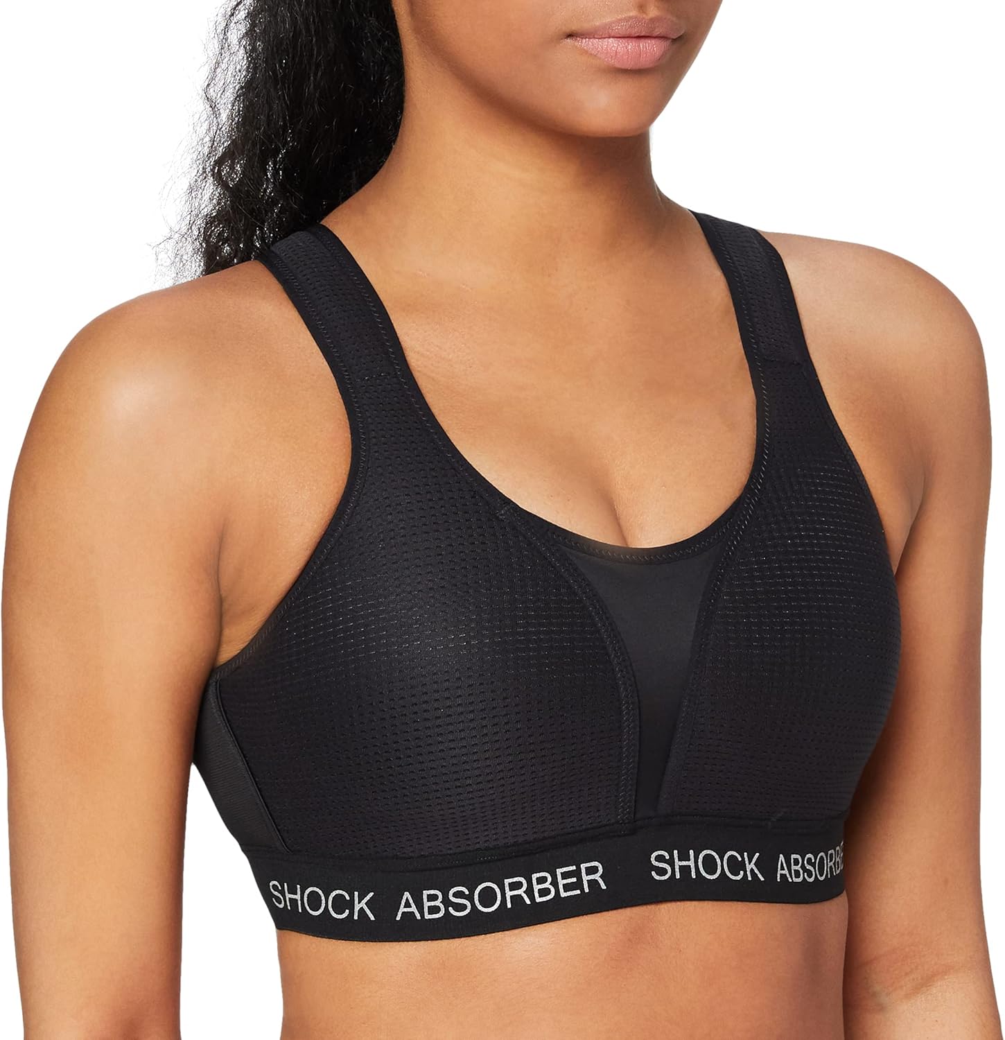 Installation du Soutien-gorge de sport Shock Absorber Noir séchage rapide sur un plan de travail en bois