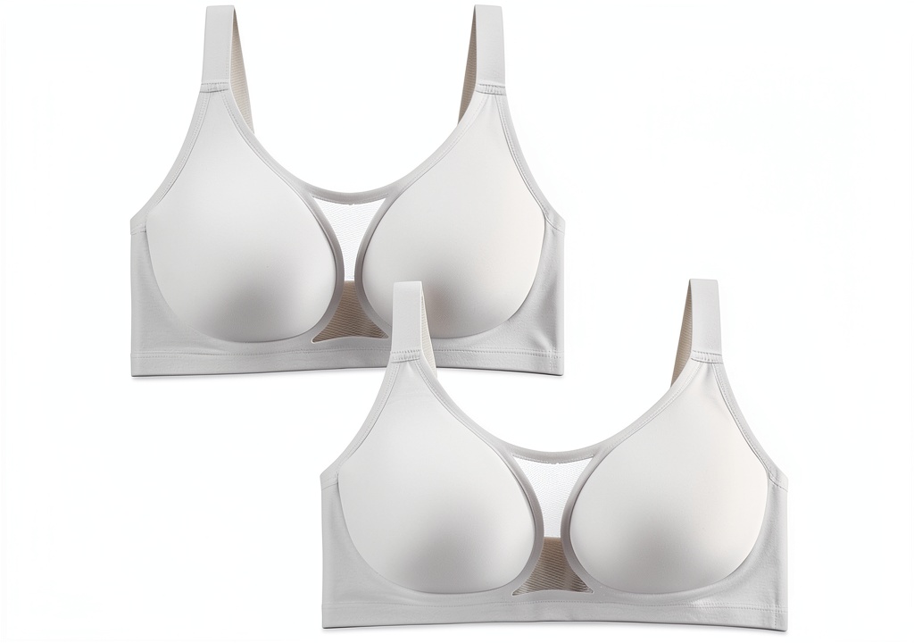 Femme portant la brassière sport MOONBADI en position détendue